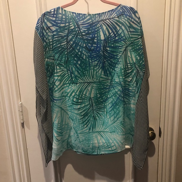 Cute Calvin Klein top - Picture 4 of 5